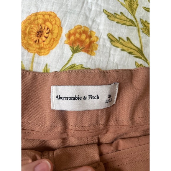 Abercrombie & Fitch Sloane Tailored Wide Leg Pant - Picture 3 of 16